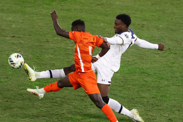 足球联赛中 足球联赛中